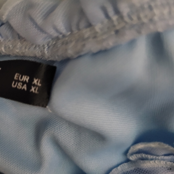 Mesh sleeve crop top - Picture 8 of 13